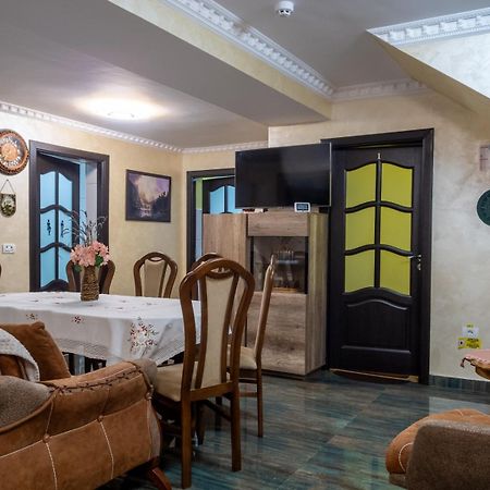 Casa Nicolas Buşteni Екстериор снимка